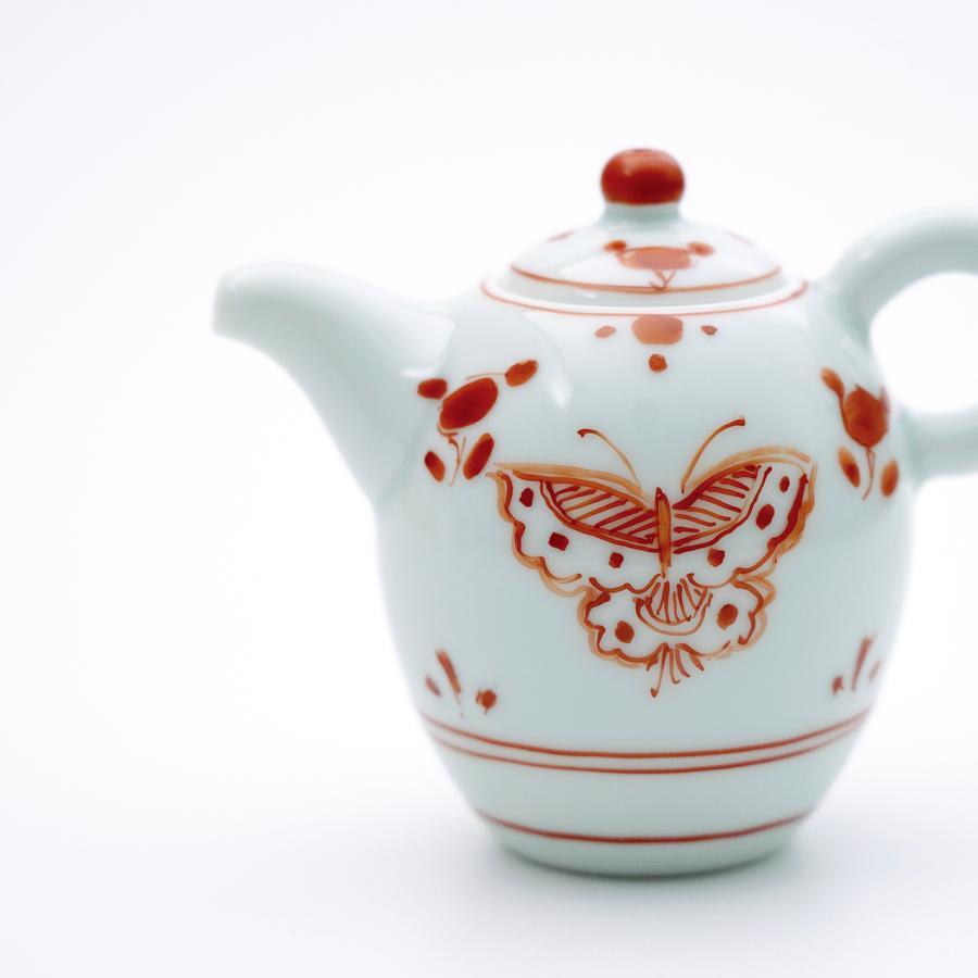 有田焼 茶器 朱彩花蝶 100mlポット（茶壺・ちゃふう）【福珠窯（有田焼