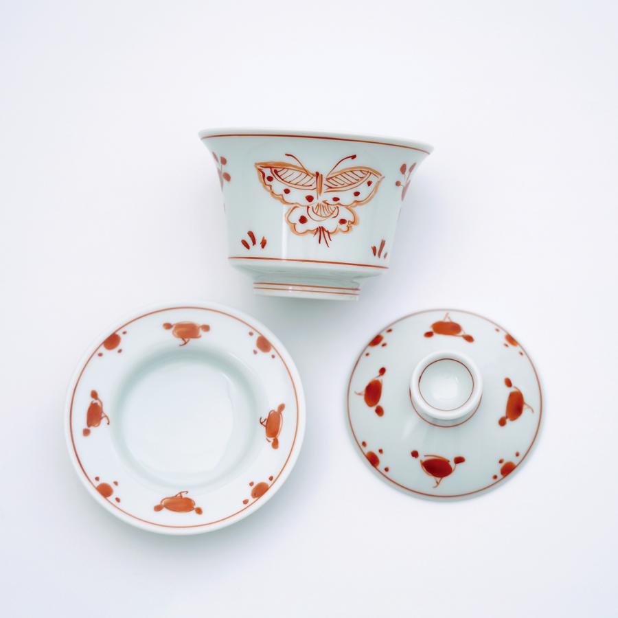 中国清時代　同治年製　粉彩花蝶図蓋茶碗　タルサ　東さ7-0407☆2F 好日茶碗 赤絵花蝶｜食卓の道具｜中川政七商店 公式サイト