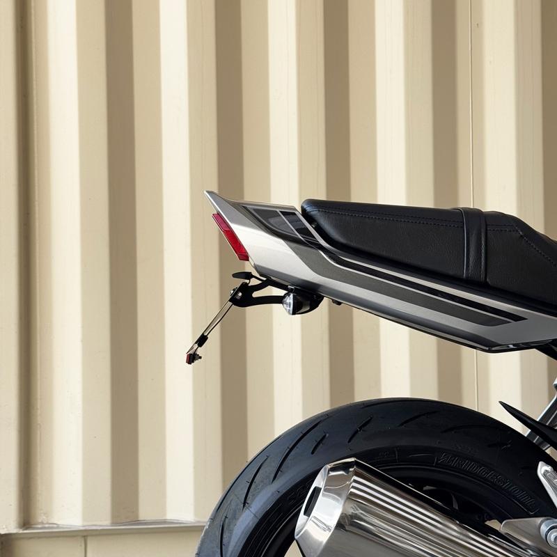 フェンダーレスキット CB1000F '26 ブラック ナンバー灯&リフレクター