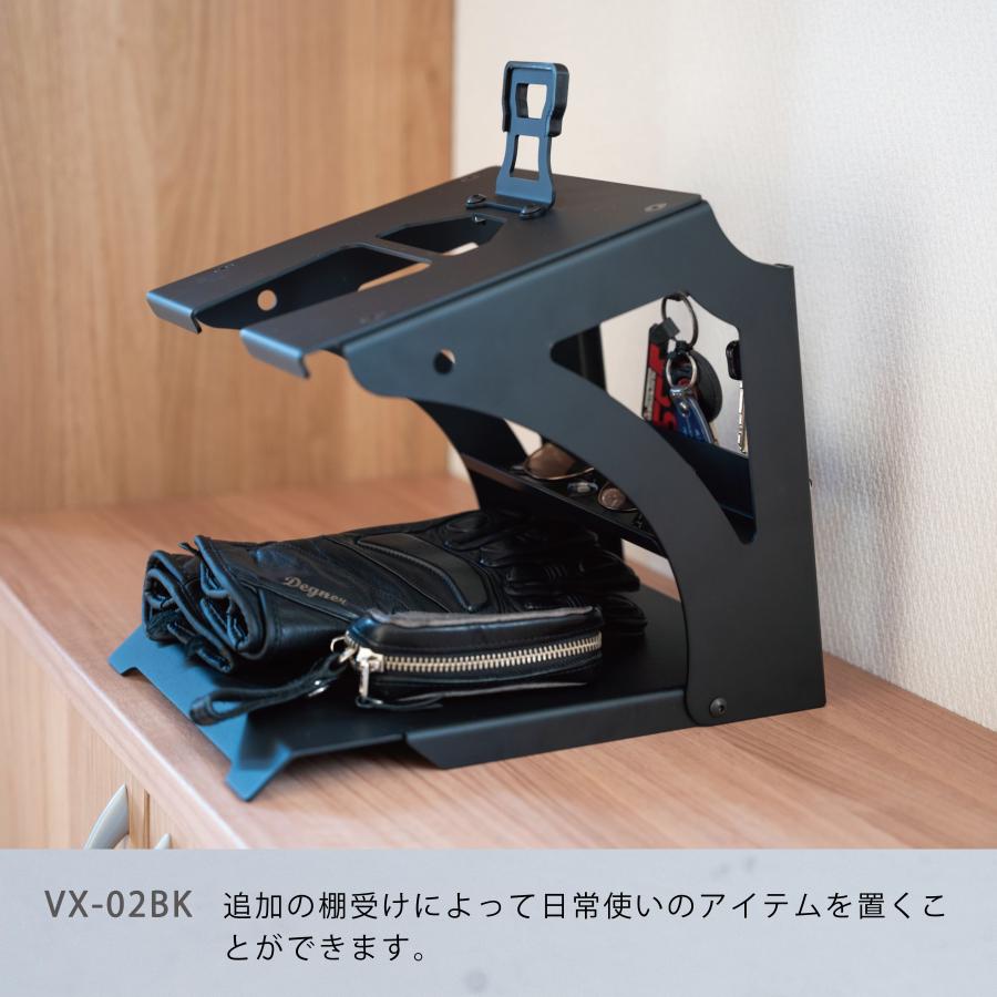 ヘルメットの置物？ Amazon｜オートバイヘルメットホルダー帽子収納コンテナ、床置きメタル