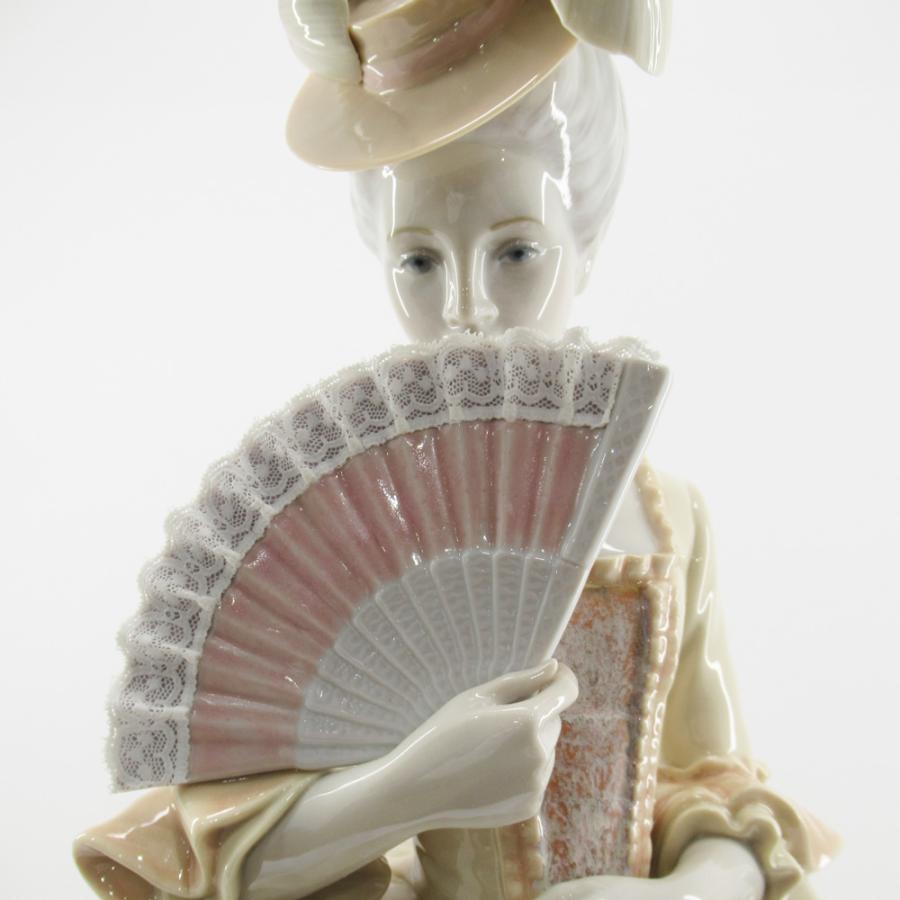 Lladro リヤドロ No.9200 「扇の貴婦人」 (Beige) フィギュリン
