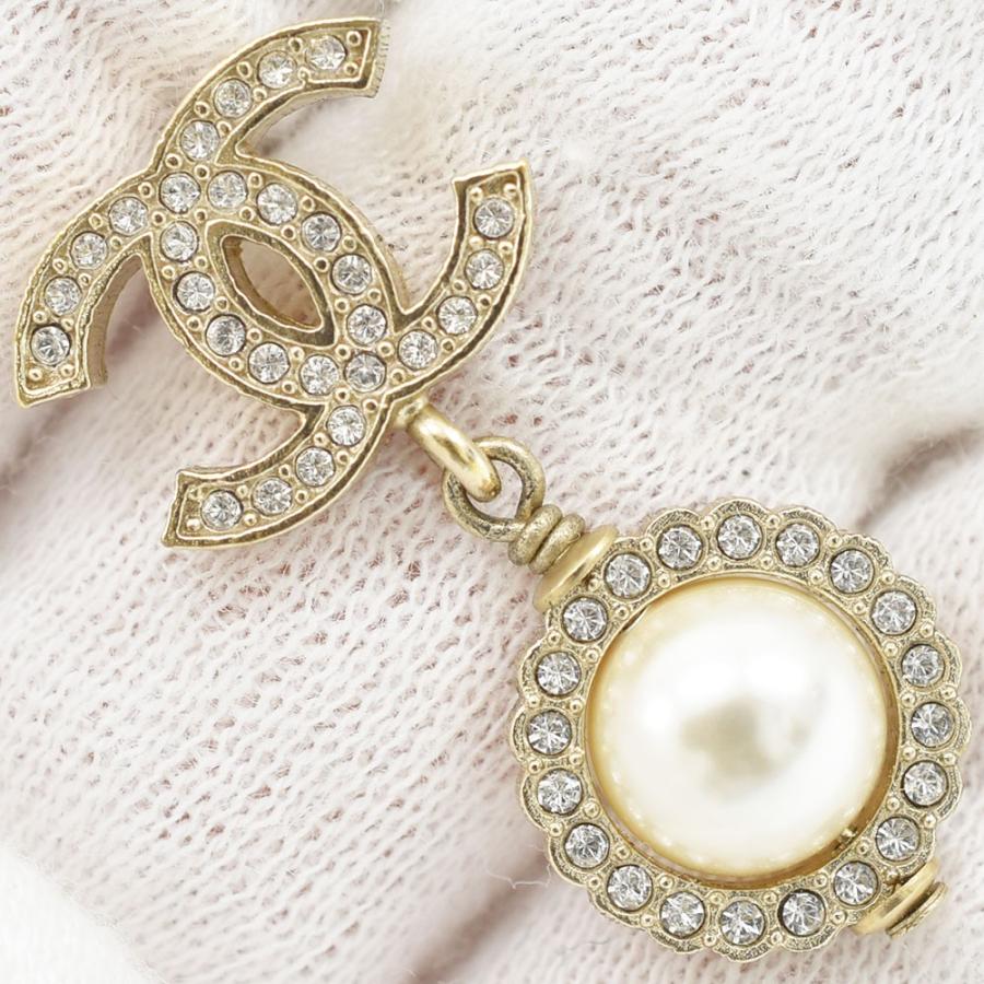 美品　CHANEL パールピアス　片耳 シャネル ココマーク フェイクパール ピアス(両耳用) B19V