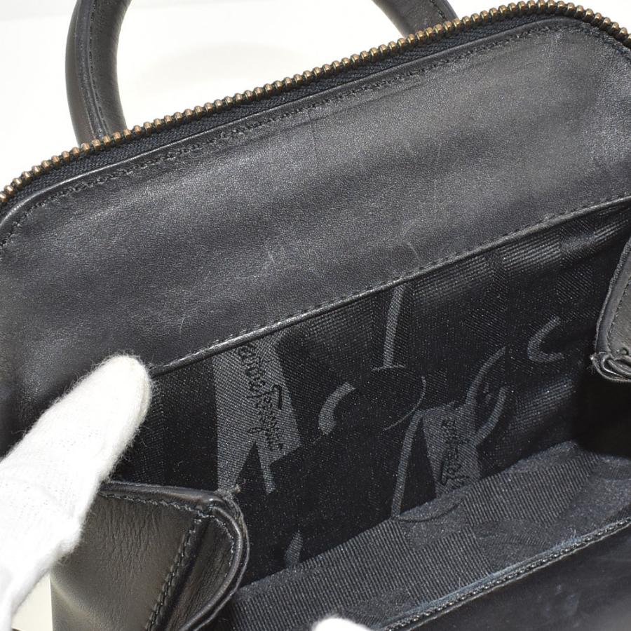 サルヴァトーレフェラガモ Salvatore Ferragamo ショルダーバッグ