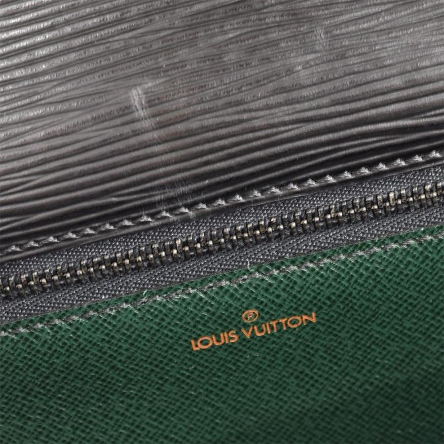 LOUIS VUITTON（ルイ・ヴィトン） エピ トラペーズ クラッチバッグ