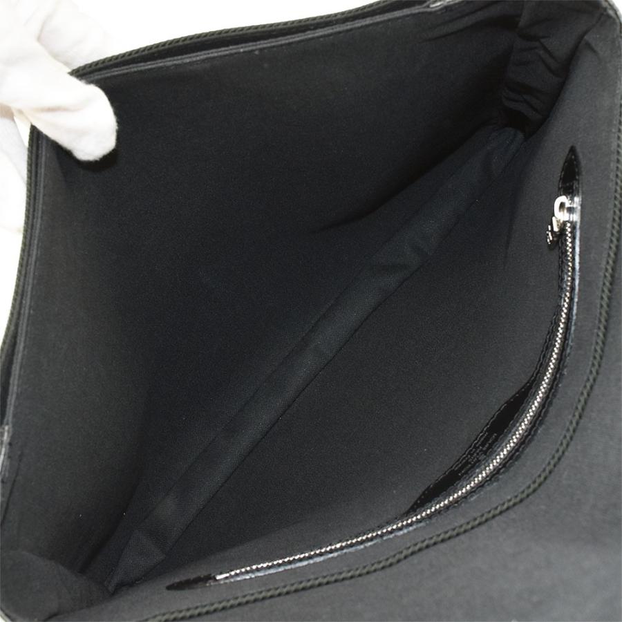 LOUIS VUITTON（ルイ・ヴィトン） タイガ サラトヴGM ショルダーバッグ