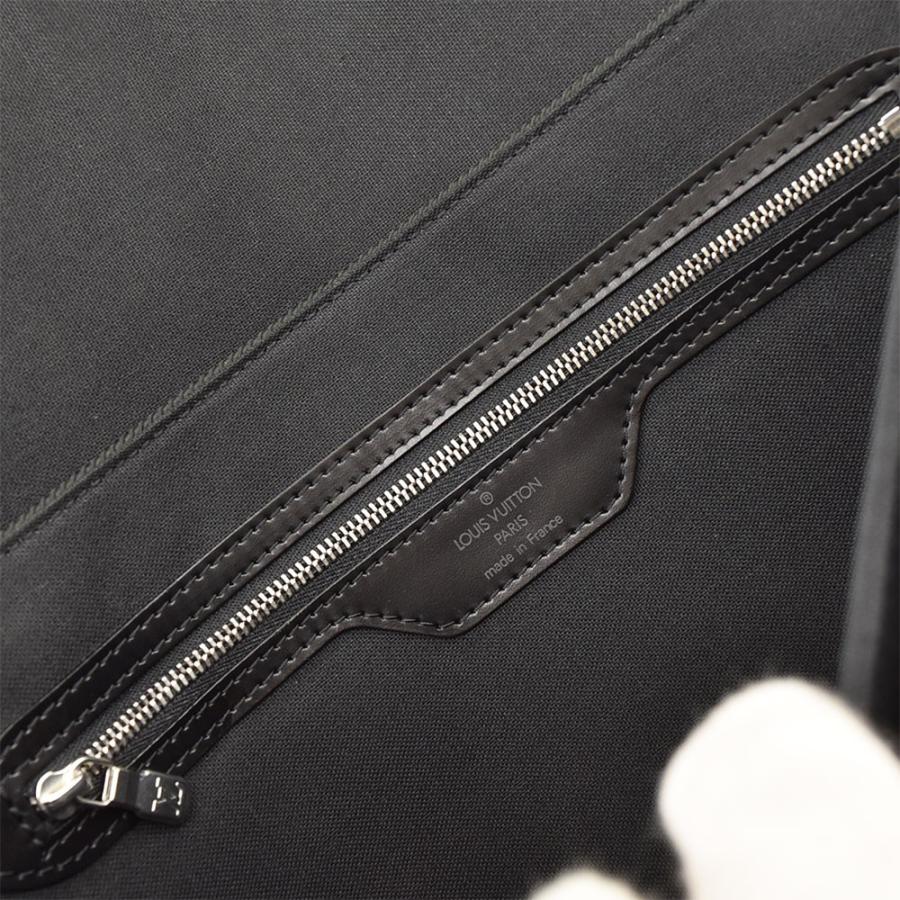 LOUIS VUITTON（ルイ・ヴィトン） タイガ サラトヴGM ショルダーバッグ