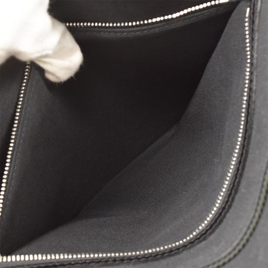 LOUIS VUITTON（ルイ・ヴィトン） タイガ サラトヴGM ショルダーバッグ