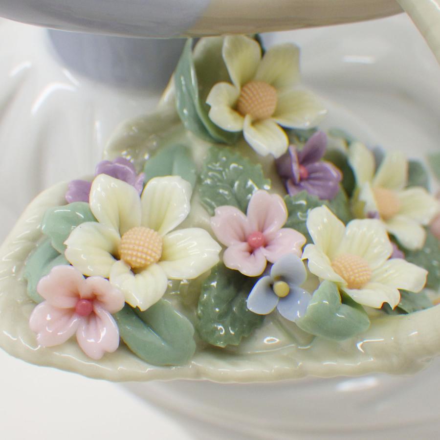 リヤドロ ♯6767 「風のいたずら」 フィギュリン 箱付き Lladro