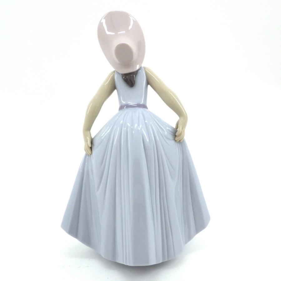 美品　LIADRO リヤドロ 帽子をかぶった前かがみの少女　希少 リヤドロ #6274「帽子をかぶり前かがみの少女」 少女 花 ☆送料無料