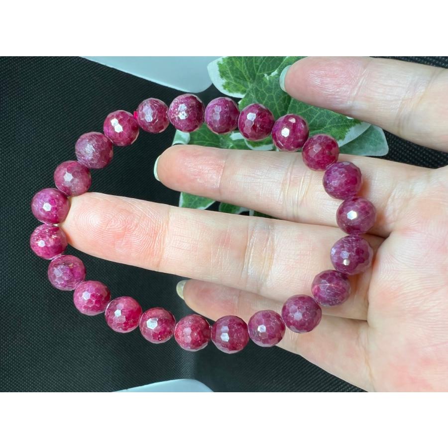 8mmルビーカットブレスレット［新入荷］勝利の石 ライバルに勝ち 幸福