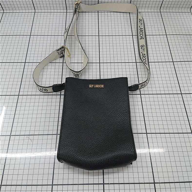 ◇ Θ 【ギ・ラロッシュ Guy Laroche】レザー ショルダーバッグ
