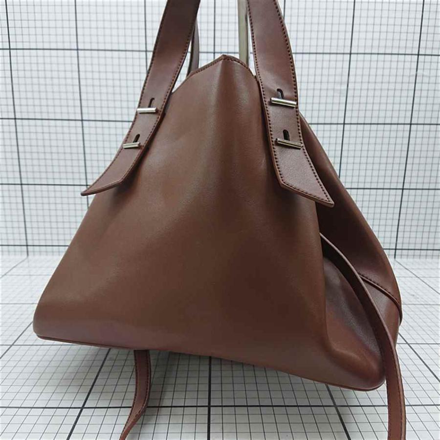 ◇ Θ チャールズ＆キース CHARLES & KEITH ブラウン系トートバッグ