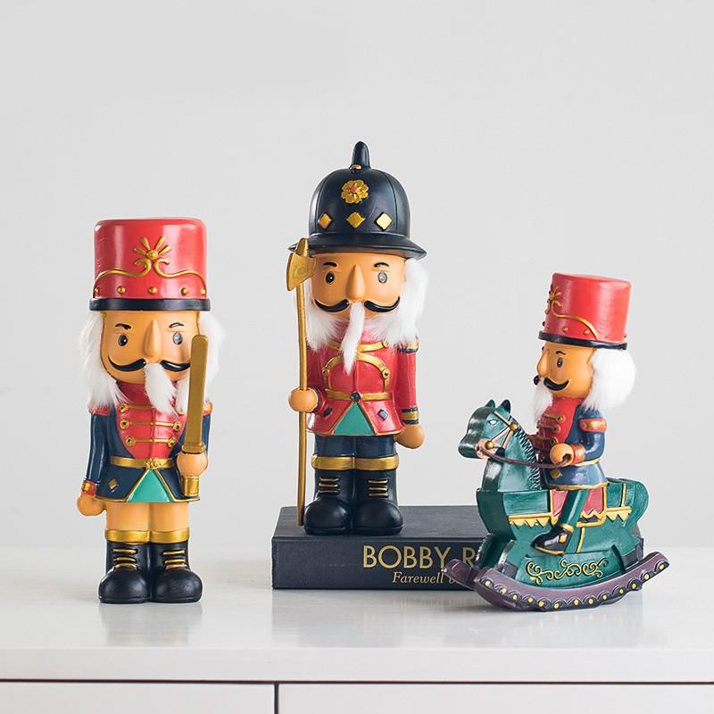 くるみ割り人形　木製乗馬兵士おもちゃ くるみ割り人形 置物 14cm 揺り木馬と兵士 人形 4タイプ 祝日 手作り
