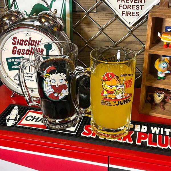 ボヘミアガラス　ビールを持つ主人 ビールジョッキーを持つ人形 BETTY BOOP（ベティ ブープ） ビアジョッキ 1000ml 大容量 ガラスマグ
