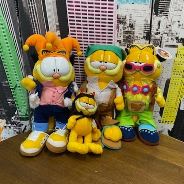 ガーフィールド ぬいぐるみ　4つ足 Dakin ガーフィールドぬいぐるみ 四つ足立ち 小 | ROBOTROBOT