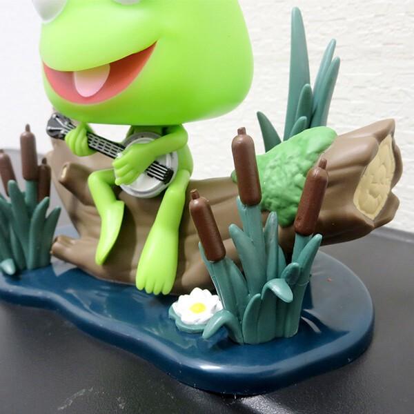 ファンコポップ マペット カーミット バンジョー フィギュア アメトイ アメリカン雑貨 FUNKO POP! DELUXE VINYLE FIGURE The Muppets Kermit with Banjo カエルの画像