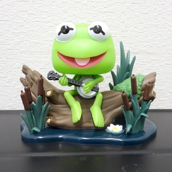ファンコポップ マペット カーミット バンジョー フィギュア アメトイ アメリカン雑貨 FUNKO POP! DELUXE VINYLE FIGURE The Muppets Kermit with Banjo カエルの画像