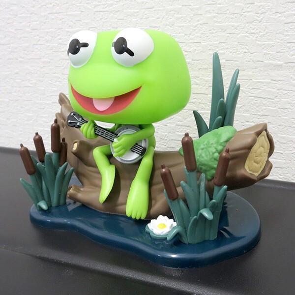 ファンコポップ マペット カーミット バンジョー フィギュア アメトイ アメリカン雑貨 FUNKO POP! DELUXE VINYLE FIGURE The Muppets Kermit with Banjo カエルの画像