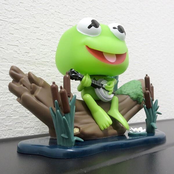 ファンコポップ マペット カーミット バンジョー フィギュア アメトイ アメリカン雑貨 FUNKO POP! DELUXE VINYLE FIGURE The Muppets Kermit with Banjo カエルの画像