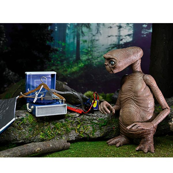 NECA E.T. 7inch アクションフィギュア デラックス with LED NECA E.T. 7inch アクションフィギュア デラックス with LED