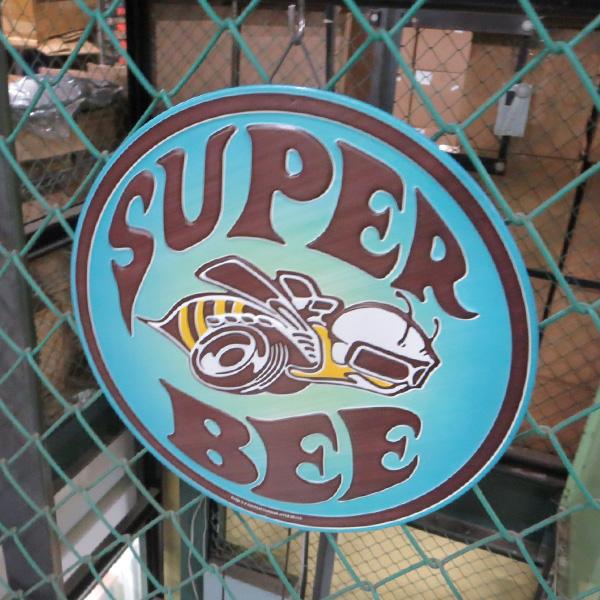 ブリキ看板 ダッジ DODGE SUPER BEE 丸形 ガレージ アメリカン