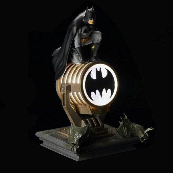 バットマン ジオラマ ライト　バットシグナル　フィギュア付 デスクライト バットマン ジオラマ ライト バットシグナル フィギュア付