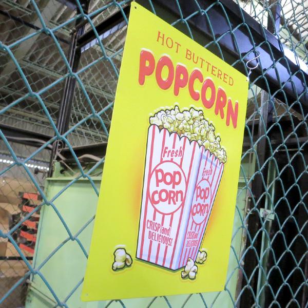 ポップコーン ブリキ看板 メタルサイン HOT BUTTERED POPCORN
