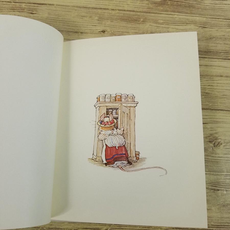 外国語絵本[のばらの村のものがたり BRAMBLY HEDGE AUTUMN STORY] 洋書