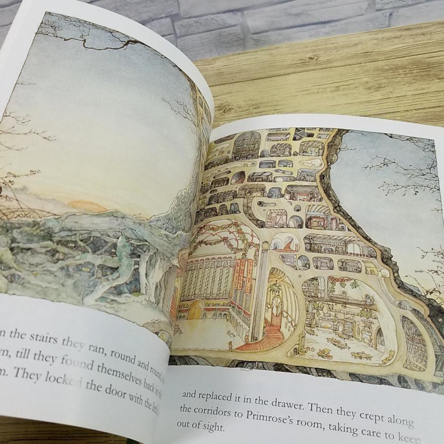 外国語絵本[のばらの村のものがたり The Secret Staircase: Primrose