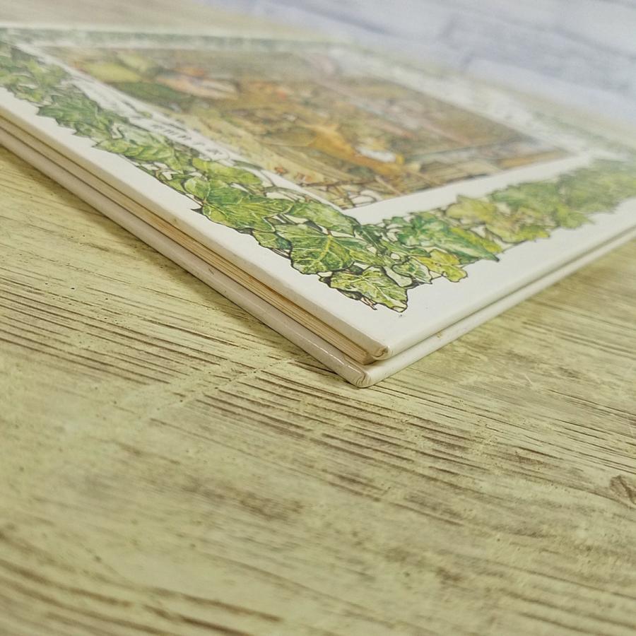 絵本[のばらの村の ものがたり ひみつの かいだん(昭和58年第1刷・焼け