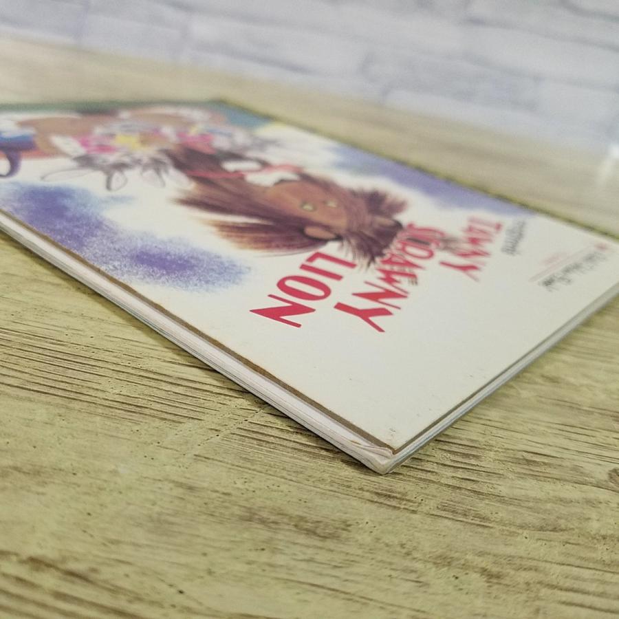 外国語絵本[やせっぽちのライオン Tawny Scrawny Lion] 洋書 英語絵本