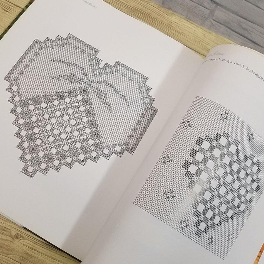 手芸系[ハートのハーガンダー刺しゅう図案集 Coeurs en Hardanger : Motifs et Techniques] MANGO PRATIQUE フランス語 洋書 |  | 09