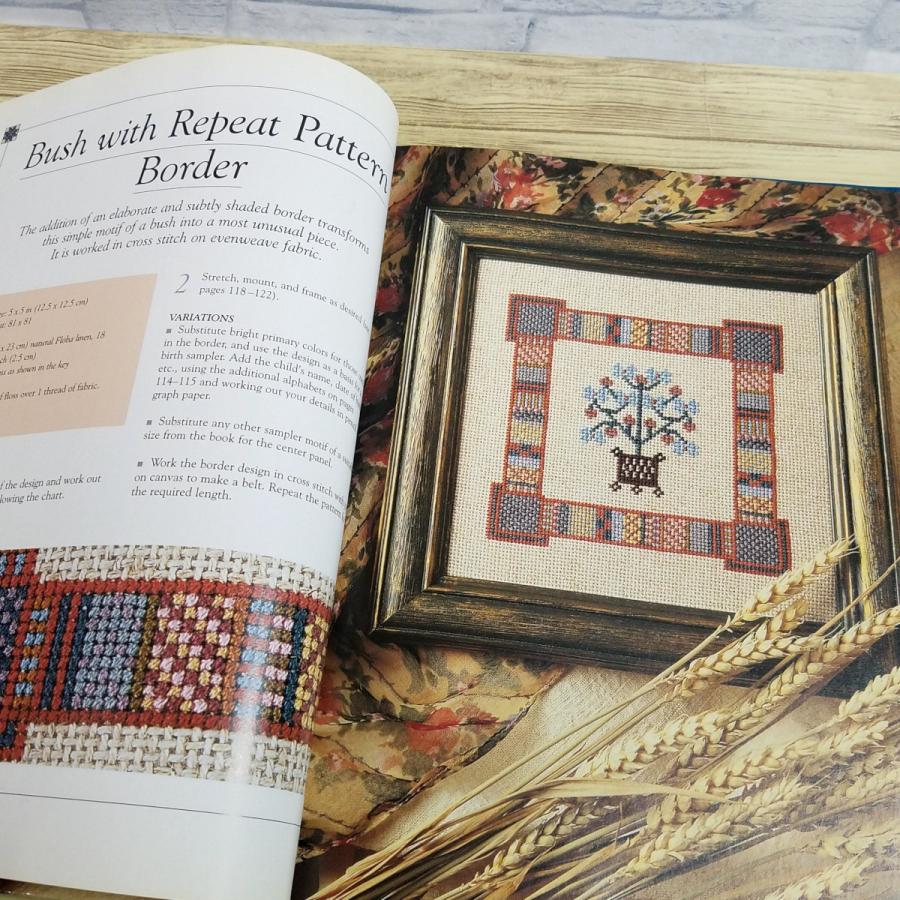 手芸系[伝統的デザインのクロスステッチ図案集 Sampler Motif Book