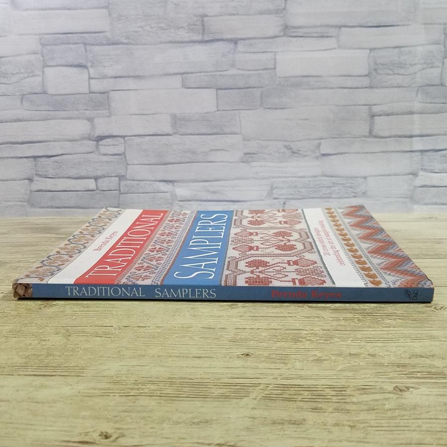 手芸系[クロスステッチ図案集 伝統的デザインのサンプラー Traditional