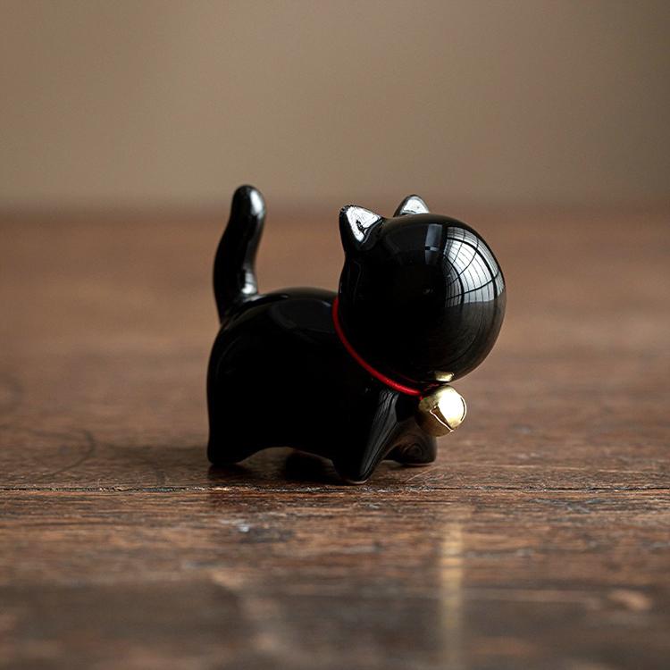 陶磁鈴猫茶寵2個セット 置物 縁起物 鈴をつけ猫 飾り物 インテリア