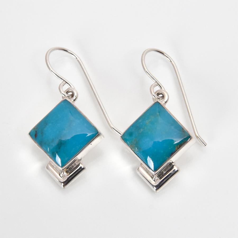 ハンドメイドのターコイズピアス　インディアンジュエリー風　片耳用 ハンドメイドのターコイズピアス インディアンジュエリー風 片耳