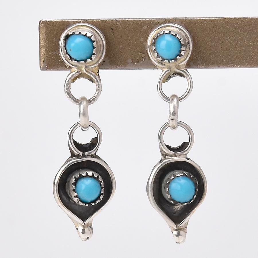 インディアンジュエリー【ズニ族】 ターコイズピアス インディアンジュエリー ズニ族 ターコイズ シルバー スタッド