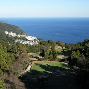 ふるさと納税 熱海ゴルフ倶楽部　平日2名様ゴルフプレー・熱海倶楽部迎賓館ホテル　宿泊券 1泊3食付 静岡県熱海市_1