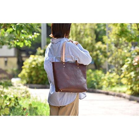 ふるさと納税 近江牛レザーを贅沢に使ったトートバッグ　ダークウォルナット【CC29W】 滋賀県近江八幡市の画像