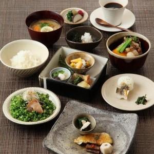 ふるさと納税 日本の首都・有楽町で味わう坐来少なからず 贅沢さ 教科課程一皿分の料理 お召しあがる券「豊海」1名様分 少なからず県由布市