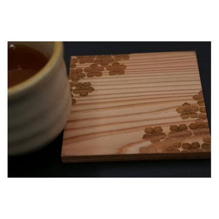 ふるさと納税 木製桔梗紋コースター (縦9cm×横9cm×厚1cm・2枚セット) ふるさと納税 福知山市 表札 木製 木彫り 高彫り 木工 木製品 .. 京都府福知山市の画像