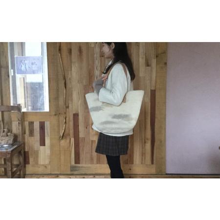 ふるさと納税 ウールフェルト カゴバックM（白樺）【北海道美深】 ファッション カバン バッグ 民芸品 工芸品  北海道美深町の画像
