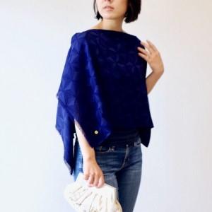 ふるさと納税 【着回しできるシルクストール】フィルタンゴ ストール　麻の葉柄ボタン付き　ネイビー　洗えるシルク、冷房対策にも。 京都府京丹後市の画像