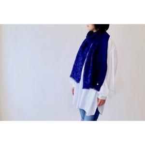 ふるさと納税 【着回しできるシルクストール】フィルタンゴ ストール　麻の葉柄ボタン付き　ネイビー　洗えるシルク、冷房対策にも。 京都府京丹後市の画像