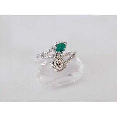 ふるさと納税 [ふるなび限定][一点もの]エメラルド(0.323ct)ダイヤモンドプラチナリング J11 K06085-H FN-Limited-SP 山梨県甲府市