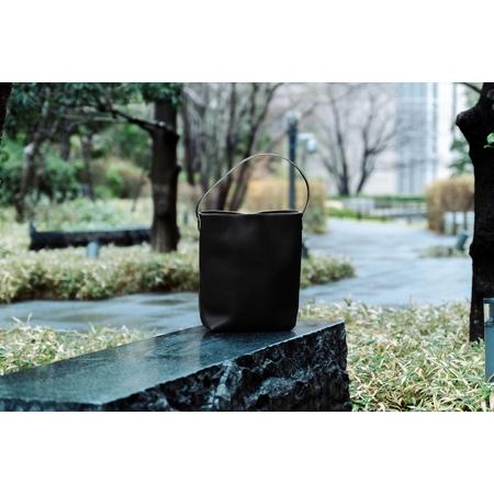 ふるさと納税 グラブ革 ワンハンドルトートバッグ ブラック [2648] 奈良県香芝市の画像