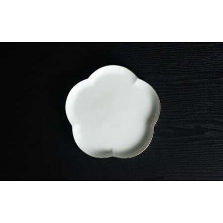 ふるさと納税 【紅白梅で彩る祝いの席】22cm 香梅プレート L 紅白 2枚セット【金照堂】有田焼 祝いの席 ハレの日 正月 大皿 プレート 食器セット.. 佐賀県有田町の画像
