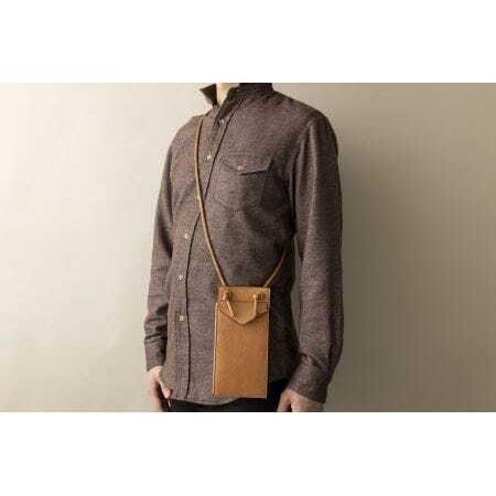 ふるさと納税 ENVELOPE（革のカシミヤ 郡上市産明宝鹿革スマホショルダーバッグ）ブラック 岐阜県郡上市の画像