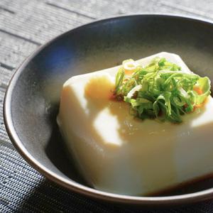 ふるさと納税 ＜新潟県弥彦村産大豆・小麦100%使用＞ 伊彌彦醤油(濃口) 1.8L×6本 | 醤油 新潟県弥彦村の画像