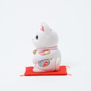 ふるさと納税 木目込人形（招き猫・風水（中）白） | まねきねこ 猫 飾り物 人形 置物 ちりめん 伝統工芸 縁起 開運招福 千客万来 商売繁盛 金運.. 埼玉県越谷市_2